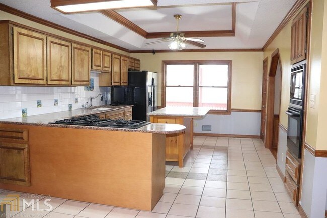 Building Photo - 9075 Hayes Dr