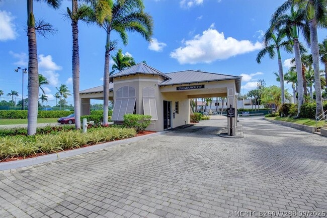 Building Photo - 14 Royal Palm Way