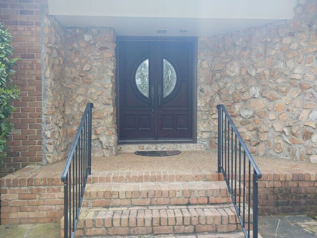 Foto del edificio - Charming 4BR/2.5BA Retreat on 2 Acres-Available Now!
