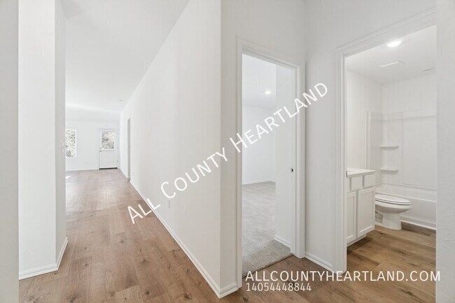 Building Photo - 3405 Little Creek Dr