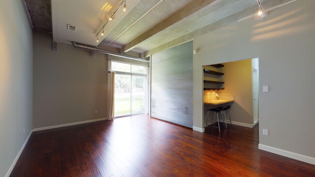 Building Photo - 675 S University Blvd