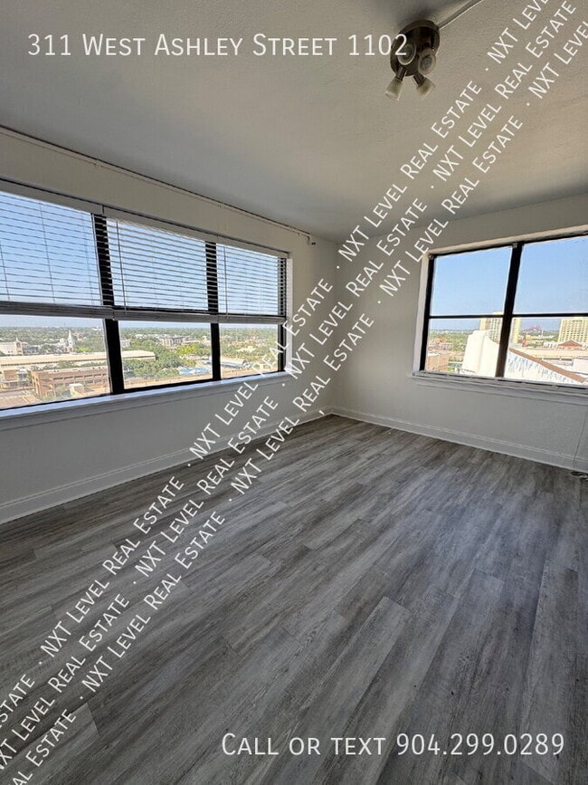 Building Photo - 311 W Ashley St