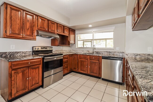Building Photo - 8229 Malvern Cir