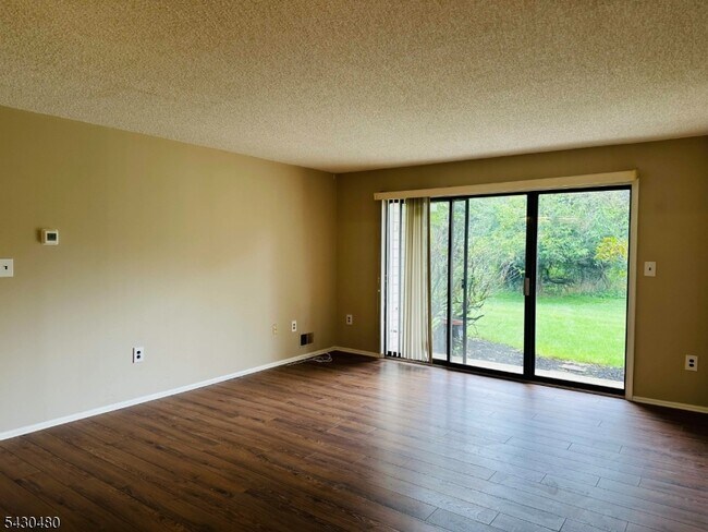Foto del edificio - 122 Crabapple Ln