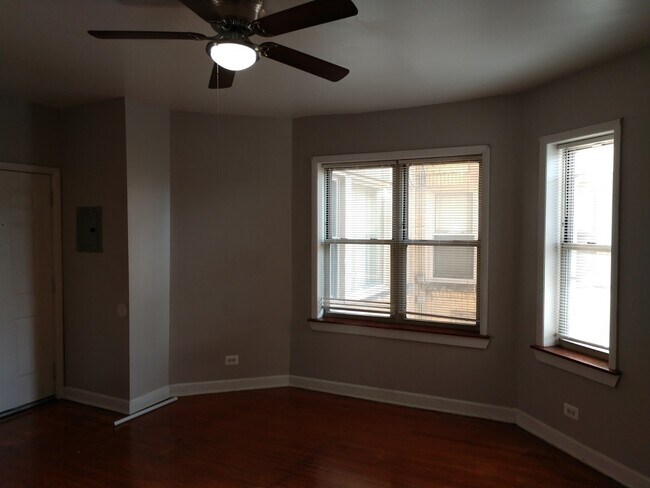 Foto del edificio - 8309 S Ingleside Ave