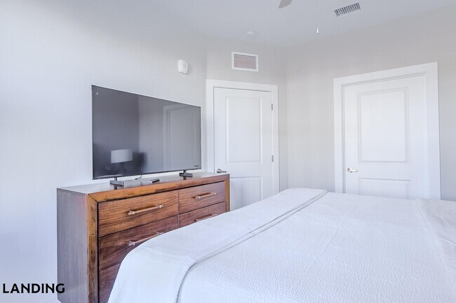 Building Photo - 2361 Commerce Park Dr NE