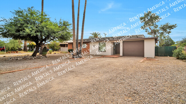 Building Photo - Delightful  3 bed/1bath home with SOLAR!!