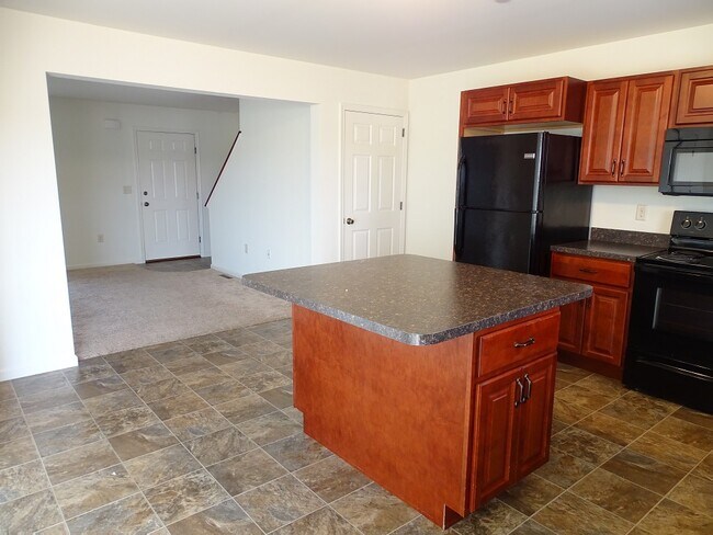 Building Photo - 340 Meadow View Dr