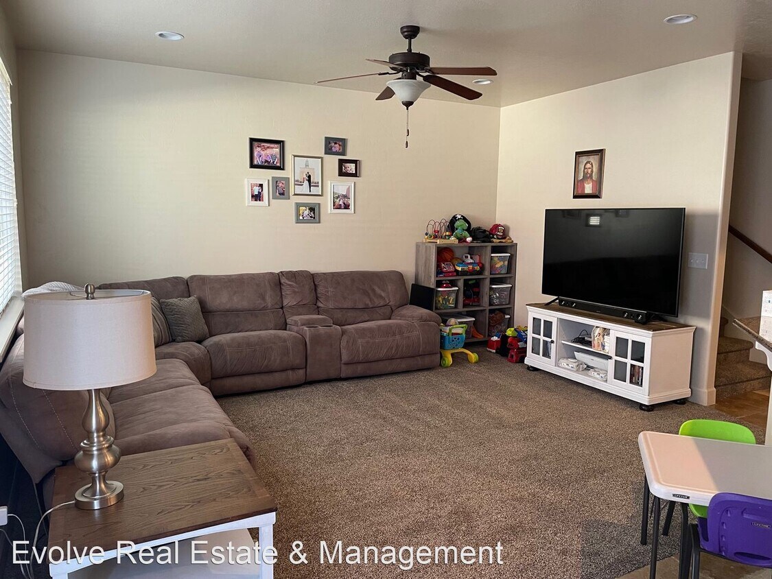 Primary Photo - 3 br, 2.5 bath House - 314 E Windward CT