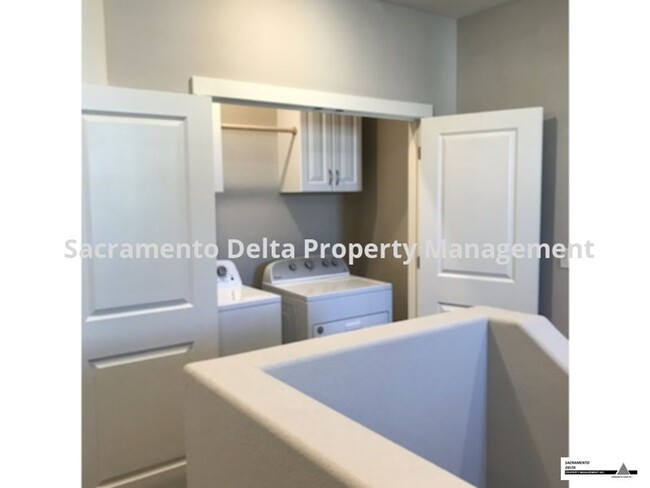 Foto del edificio - Modern 2 bedroom, 2 full bathroom in West Sac