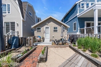Building Photo - 158 1st Ave