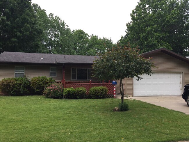 Building Photo - 2451 S Meadowbrook Ave