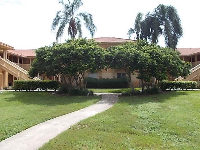 Building Photo - 4831 Via Palm Lakes