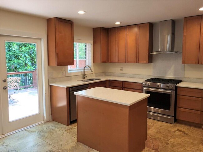 Building Photo - 37 Basswood Cir NE