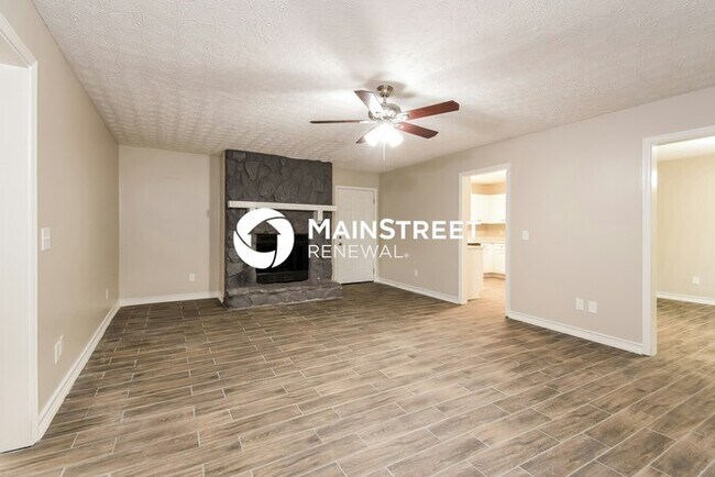 Building Photo - 3 Bedroom Pet-Friendly Home in ACWORTH, GA with Main Street Renewal