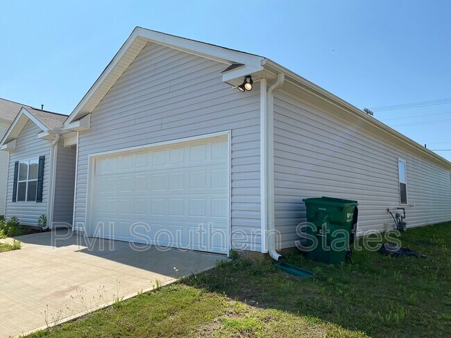 Building Photo - 3424 Woodcross Dr
