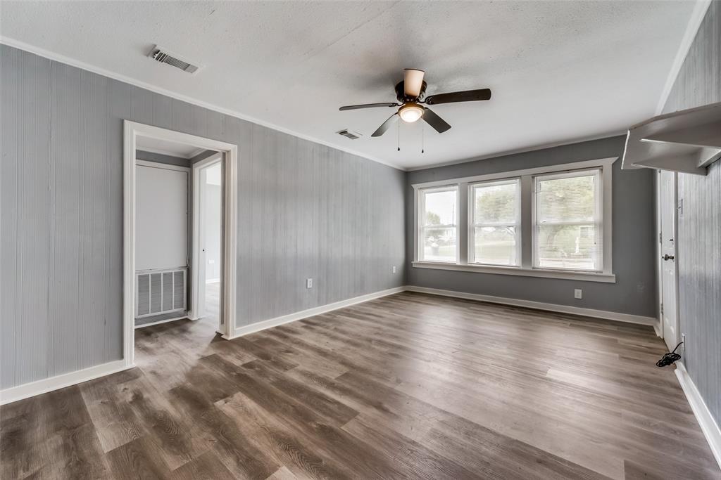 Primary Photo - 302 W 8th St
