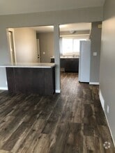 Building Photo - 2824 Thomas Dr