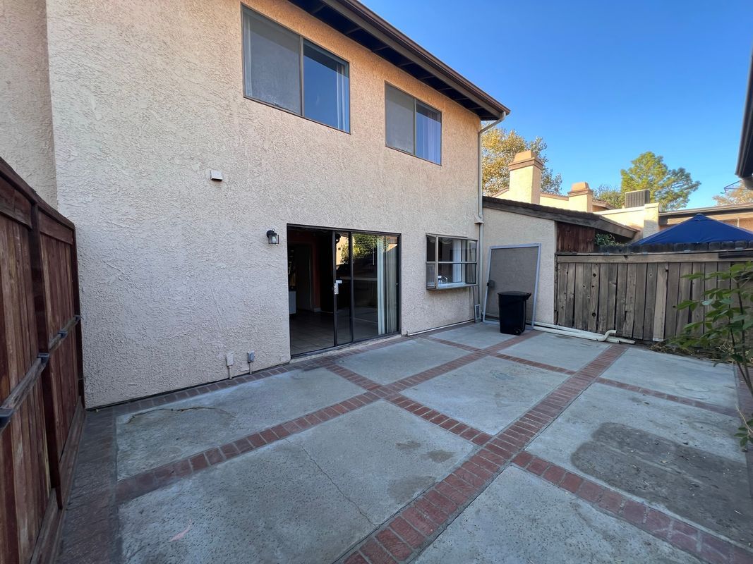 Foto principal - 8470 Winnetka Ave