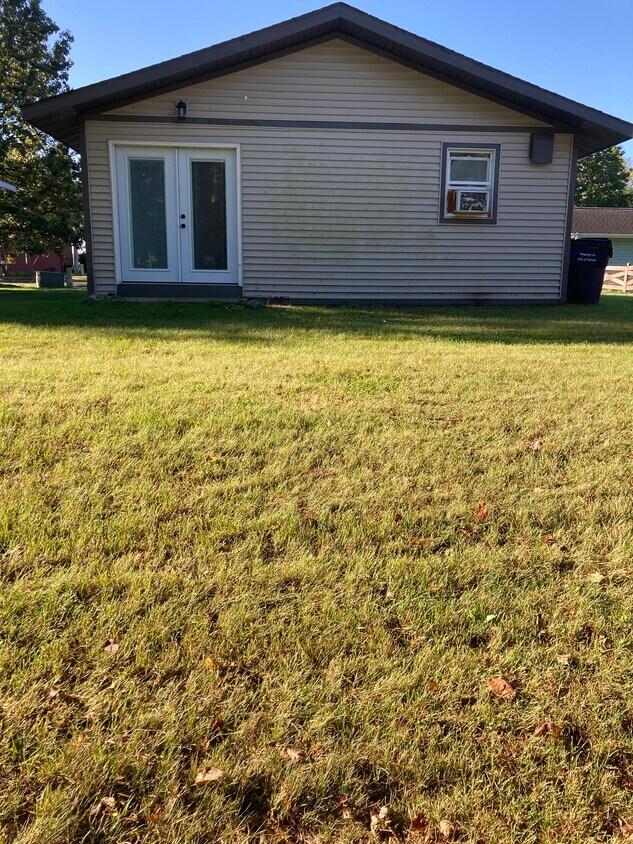 Primary Photo - 1207 Lakeview Dr