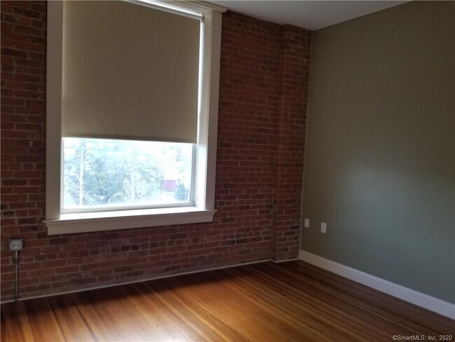 Building Photo - 14 N Main St