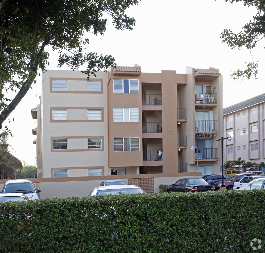 Building Photo - 325 NW 72nd Ave