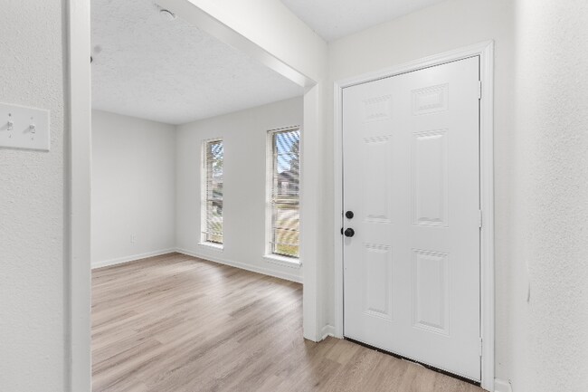 Foto del edificio - 5019 Brisbane Dr