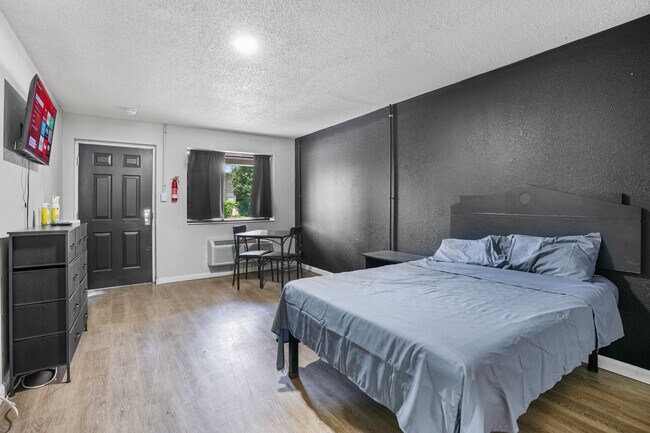 Foto del edificio - Providence Place Furnished Studio Apartments