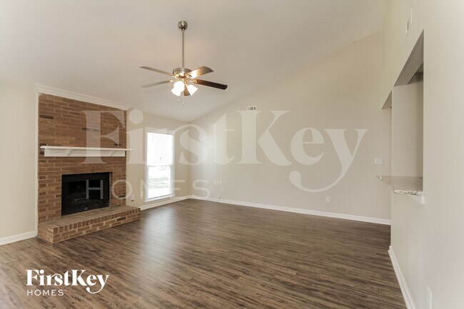 Building Photo - 8020 Glencannon Dr