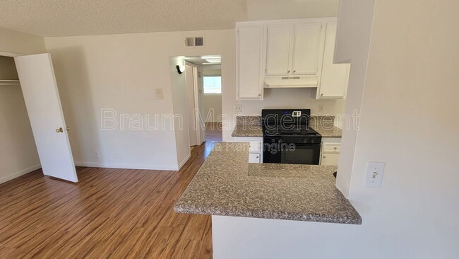 Building Photo - 14801 Delano St