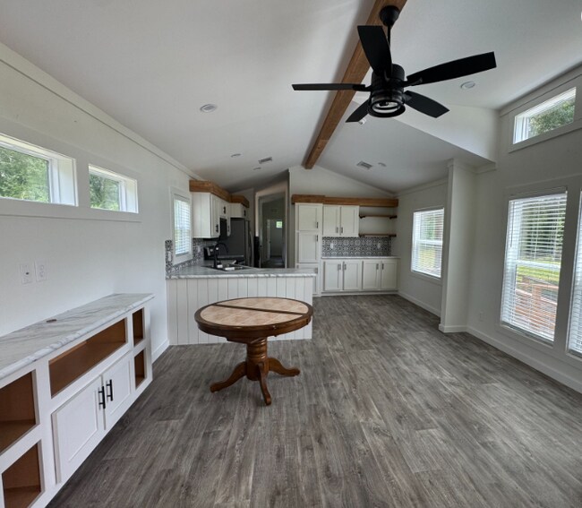 Foto del edificio - 9440 Hickory St