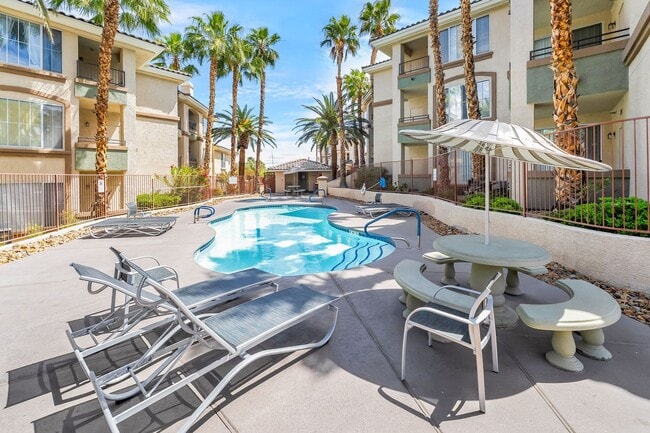 Building Photo - Modern Ground-Level Condo With A One Car Garage in Prime Southwest Location with Resort-Style Ame...