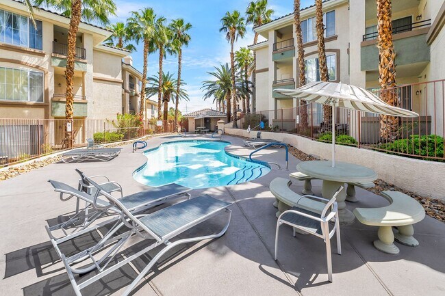 Foto del edificio - Modern Ground-Level Condo With A One Car Garage in Prime Southwest Location with Resort-Style Ame...