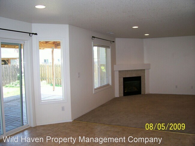 Building Photo - 3548 NE Golden Leaf Ln