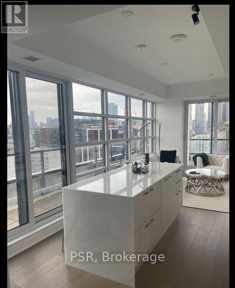 Photo du bâtiment - 501-1501 Adelaide St W