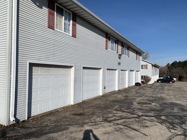 Building Photo - 1012 Riverbend Dr