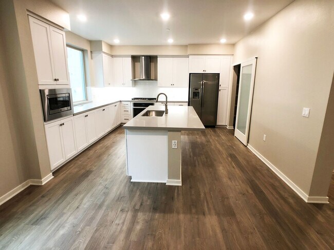 Building Photo - 195 Bowery