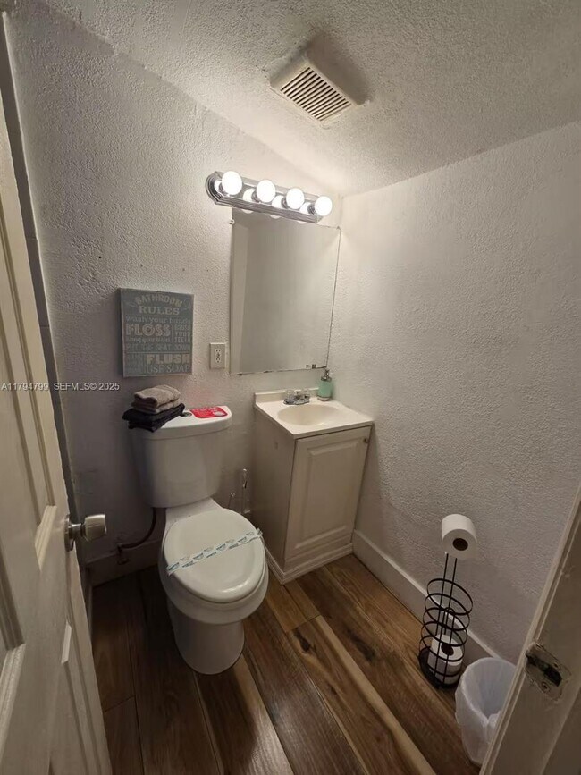 Foto del edificio - 7638 N Miami Ave