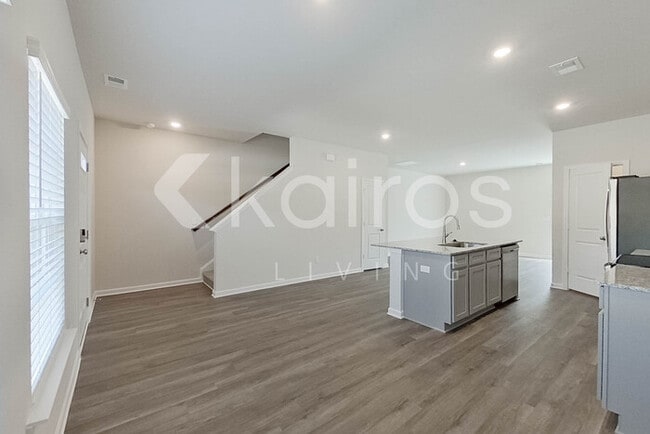 Building Photo - 2407 Banyan Cir