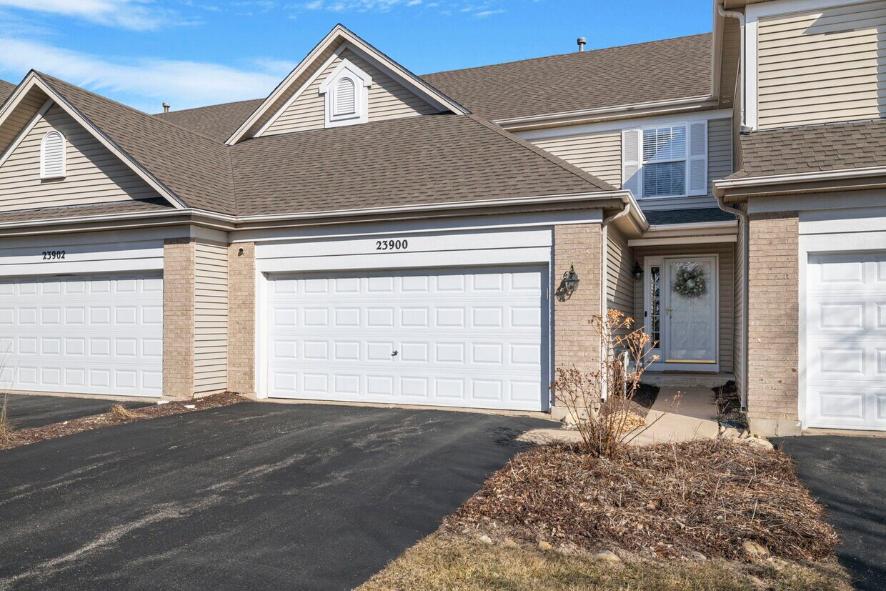 Foto principal - 23900 McMullin Cir