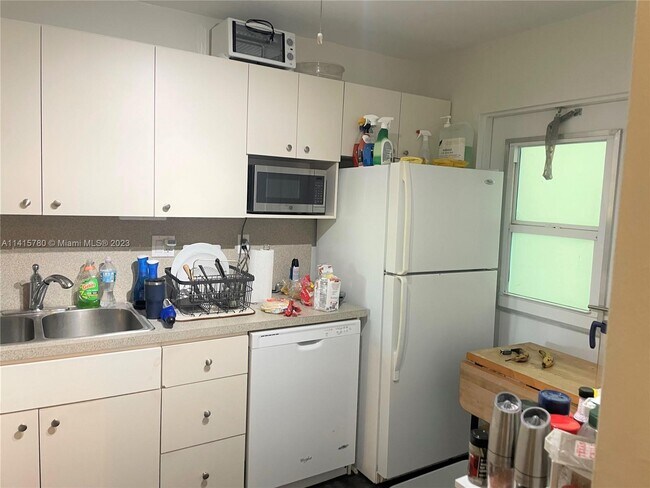 Building Photo - 300 Galen Dr