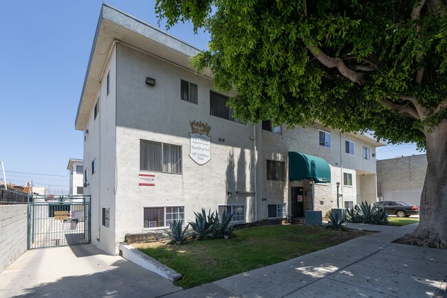 Interior Photo - 4011 W. 129th Street