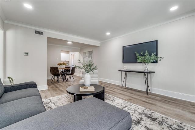 Foto del edificio - 10211 Regal Oaks Dr