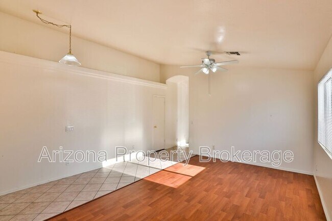 Foto del edificio - 8933 W Catalina Dr