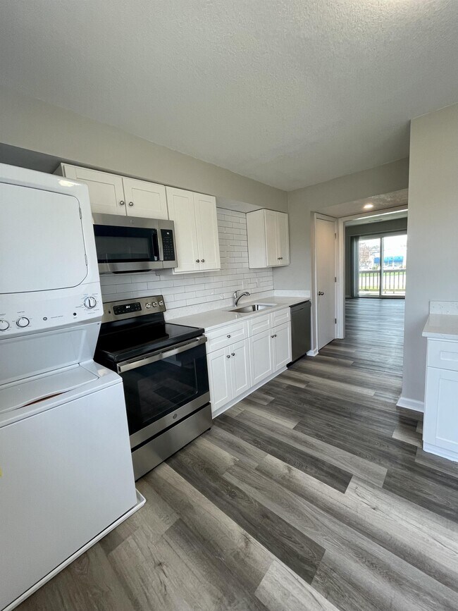 Building Photo - 1200 NW Hwy 7