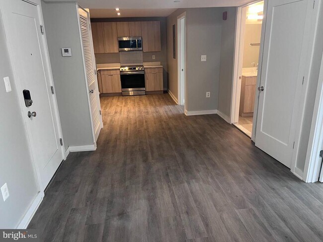 Foto del edificio - 624 Girard St NE