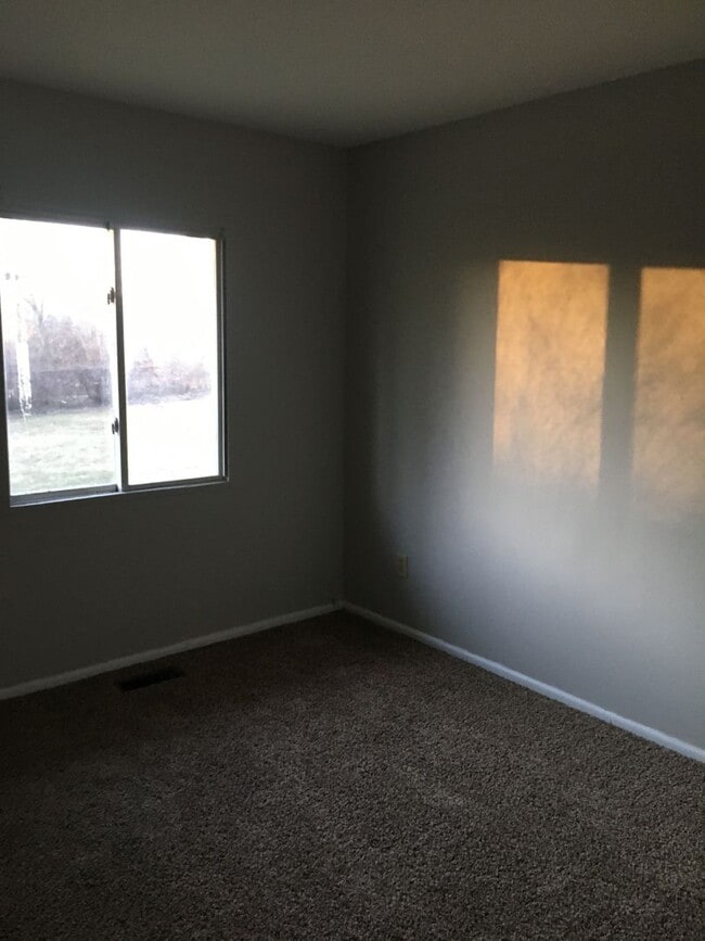 Building Photo - 2812 Larwill Ct