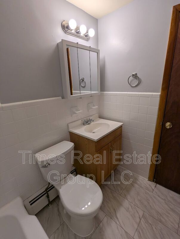 Building Photo - 708 Carmen Dr