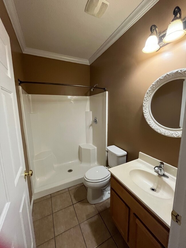 Building Photo - 5840 Longwood Dr