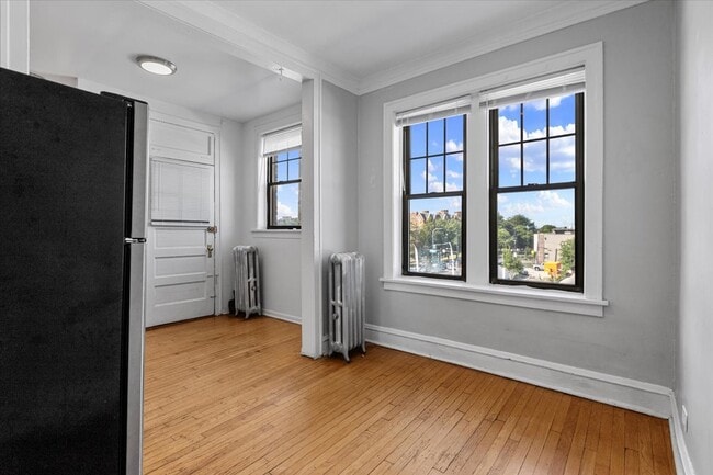 Foto del edificio - 3610 N Claremont,-L3